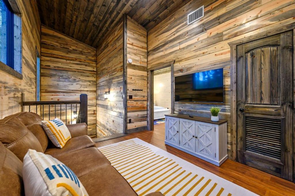 Brand New Luxury 2 Bedroom With Loft And Spa Sleeps 10 Broken Bow Kültér fotó
